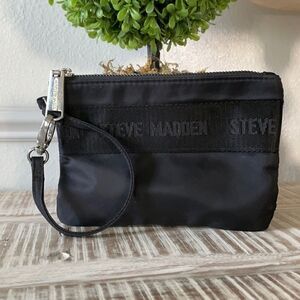 Steve madden black wristlet